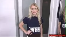 Reproduzir Adorável e moderado passo suave é fodido por big brother big sashay