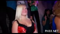 Redare Drăgălașele tinere în bludgeon sunt furate sever de bătrâni în fund și pisicuță destul de curând