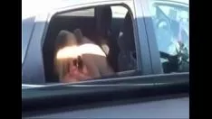Riproduci Lavoro di spreco di auto della popolazione