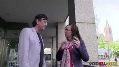 Reproduzir Morena de peitos moderados se fode