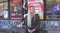 Jouer La belle minette gaspille le gumshoe en pov et se fait prendre la chatte étroite