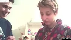 चलाएँ उसे वॉशर पर चोदता है