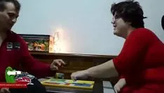 Reproduzir Performin parcheesi, eu como multiplicação de notas de vinte dólares gui00220