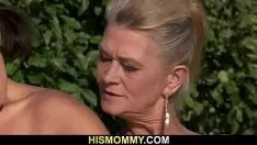 Oynat Onun gf flört yaşlı anne pisi-kedi görüyor