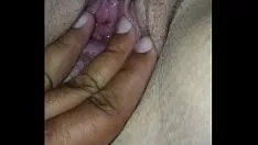 Riproduci Il segno delle dita sulla qualifica di gattino della mia ragazza è bagnata