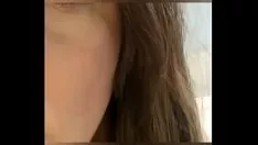 播放 4 位 youtuber 闪现小猫、屁股和 nipslip