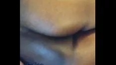 Jouer Jay2chole au milieu de la détrition du cul et regarde son chat et son cul