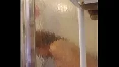 Oynat Utangaç milf duş çıkışlar n düzeltir