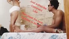 播放 我操了一个有角的善良小姐，她是一把水枪，奶油罐，她真正感受到了这种严重的sashay，只是注意到，希望和支持托马斯更多。