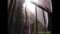 Oynat Seksi esmer tanya onun düğmesi ile performans tapıyor