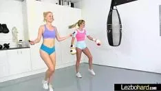 Jouer Scène de sexe chaude avec tribades missy sur missy (queen city stokely & kenna james) enregistrement vidéo-13