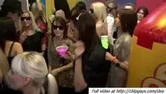 Reproducir Los bebés se divierten en la fiesta política de la discoteca