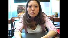播放 日本美国小姐在加油站挥舞着她的大罪
