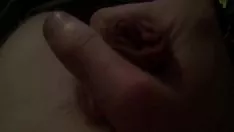 播放 适度的未修剪的萨沙伊得到过度节制