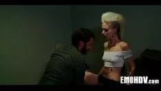 Redare Emo prostituată face sashay 278