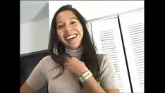 Reproduzir B. cumstroke na verbalização de uma jovem senhorita peruana