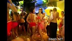 Riproduci Rilascia i trotti di sesso di gruppo