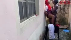 Redare Prins dracului în curtea din spate în timpul orelor. urmărește video gratuit pe roșu