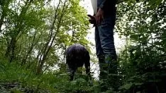 Afspelen Een sexy buurman met een dikke kont trok me af in de natuur