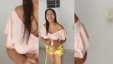 Oynat Kız arkadaşımla bir anlaşma yapıyorum, iyi bir oral seks ve iyi bir sikiş karşılığında merdivenleri temizliyor ama sonunda her şey ters gidiyor, tamamını izleyin