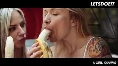 Afspelen Lesbisch paradijs met lexi dona, angel piaff, nathaly cherie & florane russell in hete meisje op meisje actie - een meisje weet het