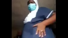 Afspelen Alhaja aisha toont enorme kont en borsten
