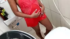 Abspielen Sexy Teen bekommt zu Hause Analsex und harten Sex, während sie schwanger ist