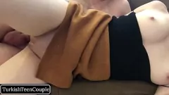 Redare Păsărica udă a sorei vitrege prinsă în porno hardcore