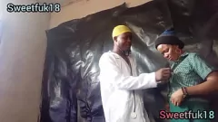 চালান ডাক্তার একটি ভেজা আউটডোর এনকাউন্টারে মিলফ রোগীর শেভড ভগকে কাজে লাগায়