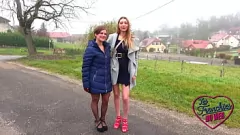 Afspelen Jessie en Marie's stomende drietal met grote tieten en lingerie