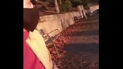 चलाएँ एना की साहसी सार्वजनिक चमकती अंतरंग अजनबी मुठभेड़ की ओर ले जाती है