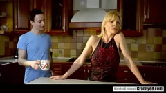تشغيل MILF Nanny Nadya Basinger الضخمة واللسان الماهر
