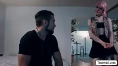 Riproduci La sorellastra tettona di TS viene scopata senza preservativo dal fratellastro in un incontro familiare hardcore