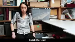 Riproduci Il taccheggiatore adolescente birichino si fa scopare hardcore in POV dall'ufficiale del centro commerciale come punizione per aver rubato