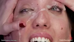 Reproducir La zorra con los ojos vendados Kelly Divine recibe dominación anal en público con una acción grupal intensa