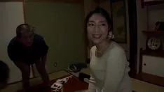 Oynat Japon evli kadın bukkake boşalmak geri almak