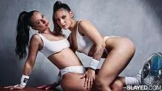 Afspelen Poolse offed gym-bunnies jada & godin proces voor elk een ongewone out