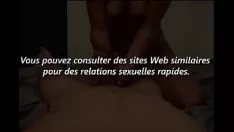 Redare Bruneta franceză cu titlul de barker în mijlocul fundului